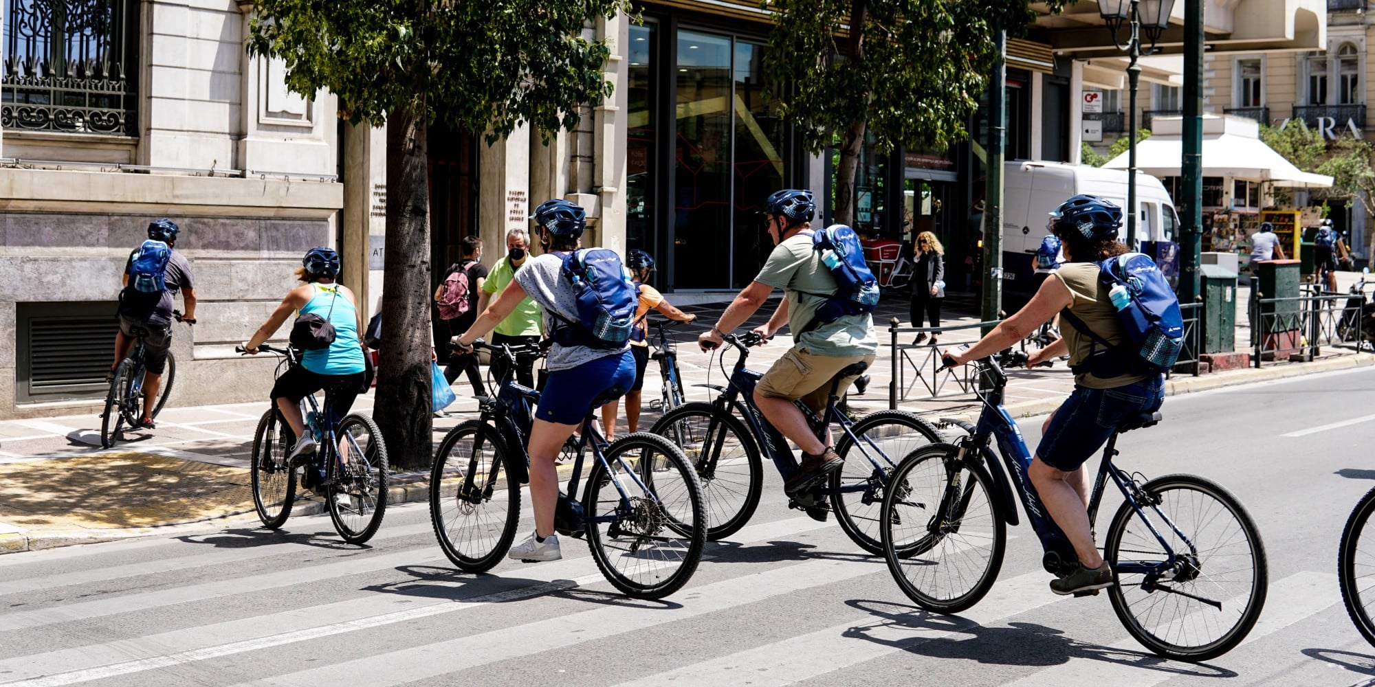 Τουρίστες με ποδήλατα στην Αθήνα