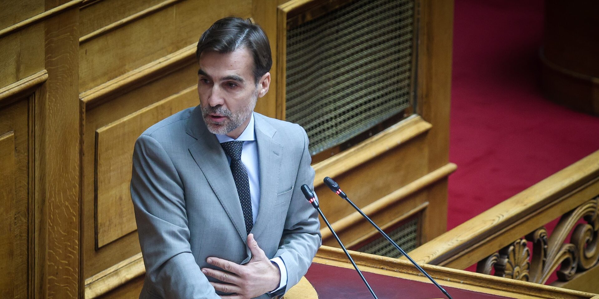Ο Μιχάλης Χουρδάκης Βουλευτής του κόμματος Πλεύση Ελευθερίας