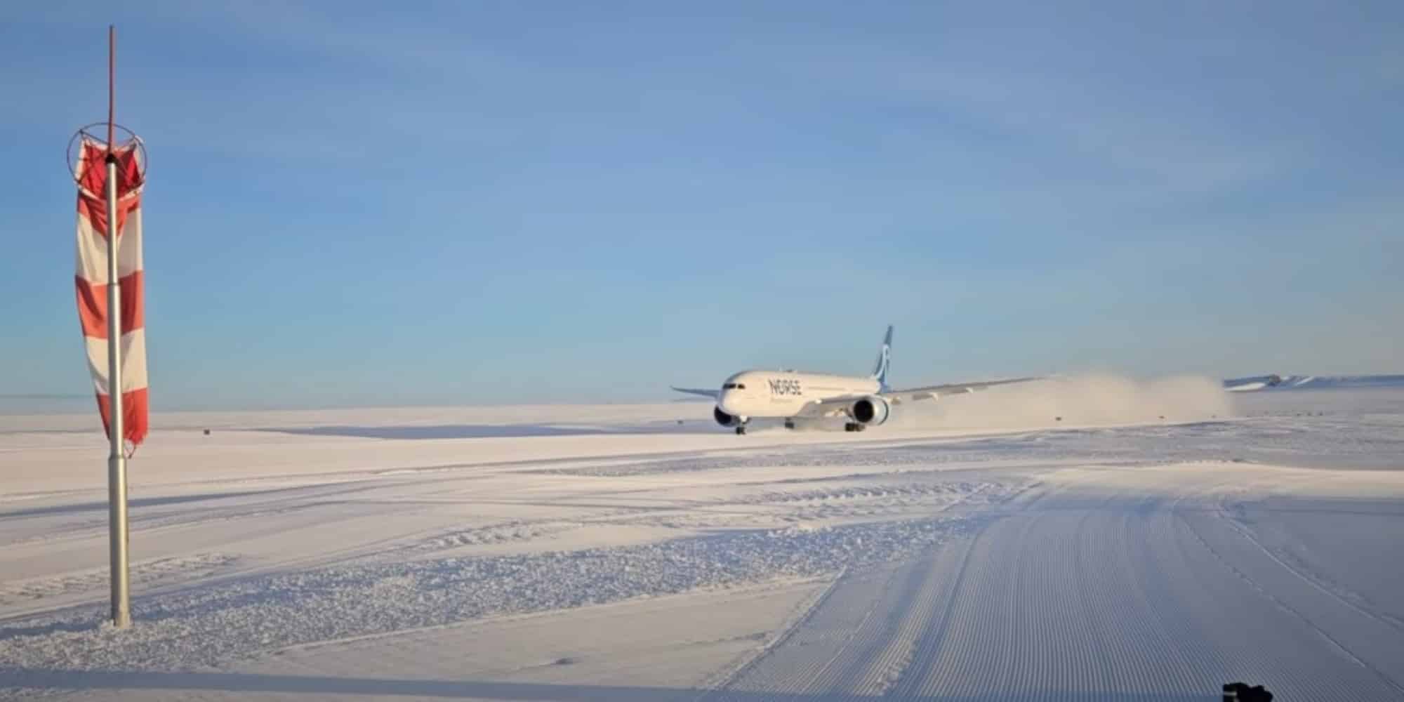 Η προσγείωση του Boeing στην Ανταρκτική