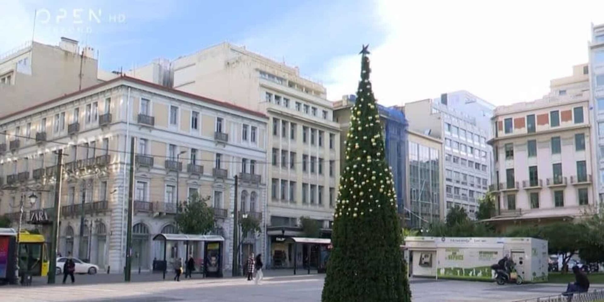 Χριστουγεννιάτικο δέντρο στην Κλαυθμώνος