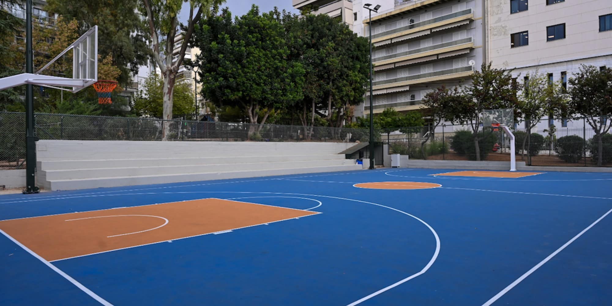 Ανακαινισμένο γήπεδο μπάσκετ