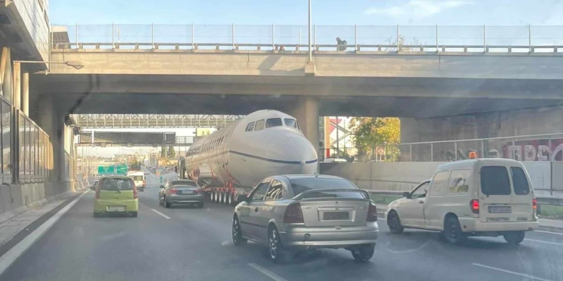 Αεροπλάνο προκάλεσε κυκλοφοριακό κομφούζιο Αττική Οδό