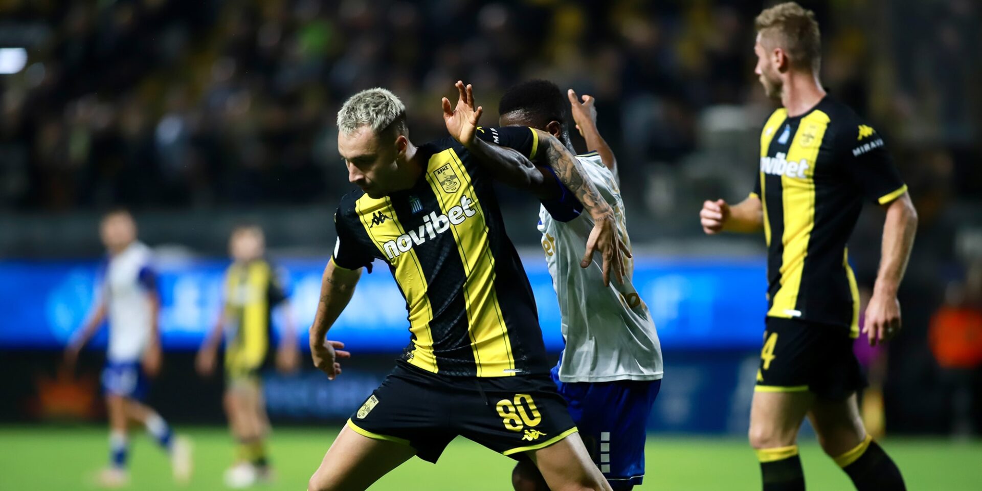 Εικόνα από τον αγώνα πρωταθλήματος της Super League Άρης-Ατρόμητος