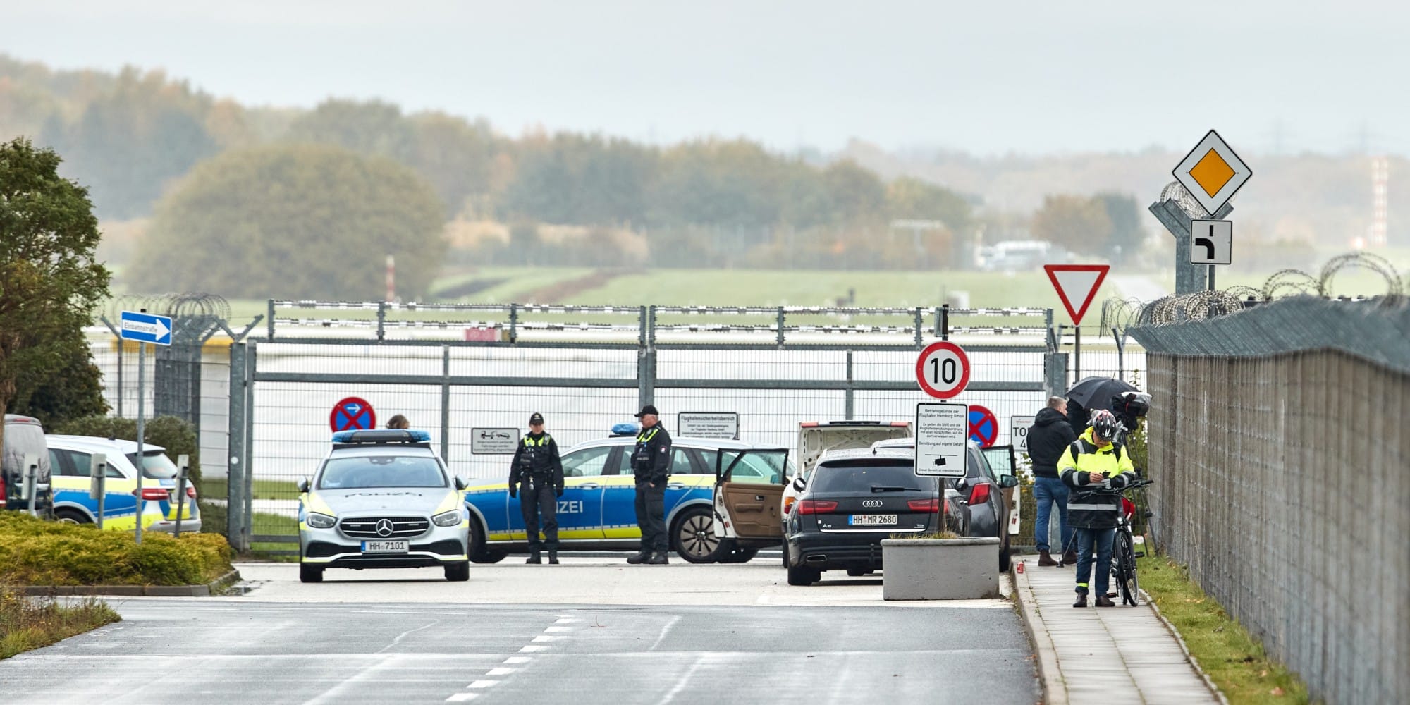 Αστυνομία στο αεροδρόμιο στο Αμβούργο