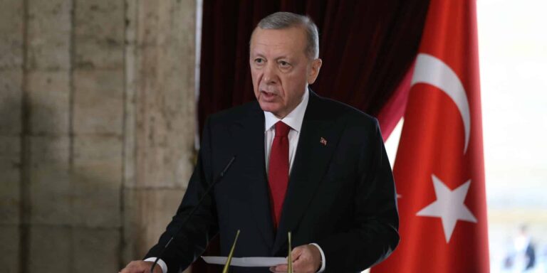 Ερντογάν: «Οι Κούρδοι πολιτοφύλακες στη Συρία είτε θα καταθέσουν τα όπλα, είτε θα θαφτούν»