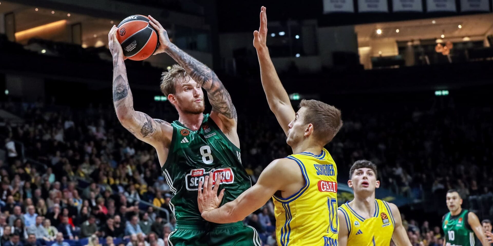 Φάση από το Άλμπα-Παναθηναϊκός για την Euroleague