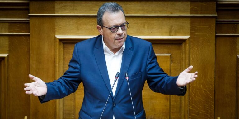 Αναβρασμός στον ΣΥΡΙΖΑ: Δεν παραιτείται ο Φάμελλος – Αλλάζουν οι κοινοβουλευτικοί εκπρόσωποι