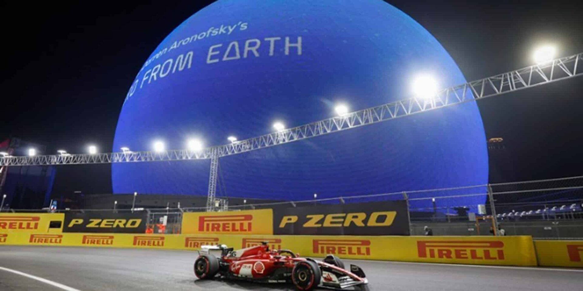 O Σαρλ Λεκλέρκ στην πίστα της Formula 1 στο Λας Βέγκας