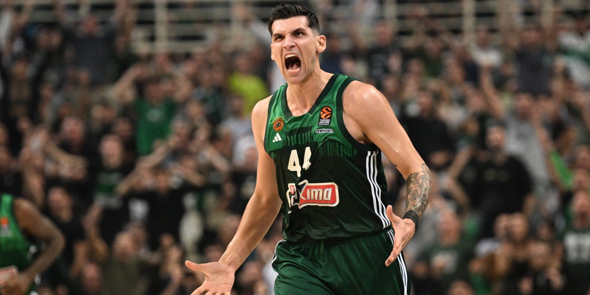 Ο Ντίνος Μήτογλου