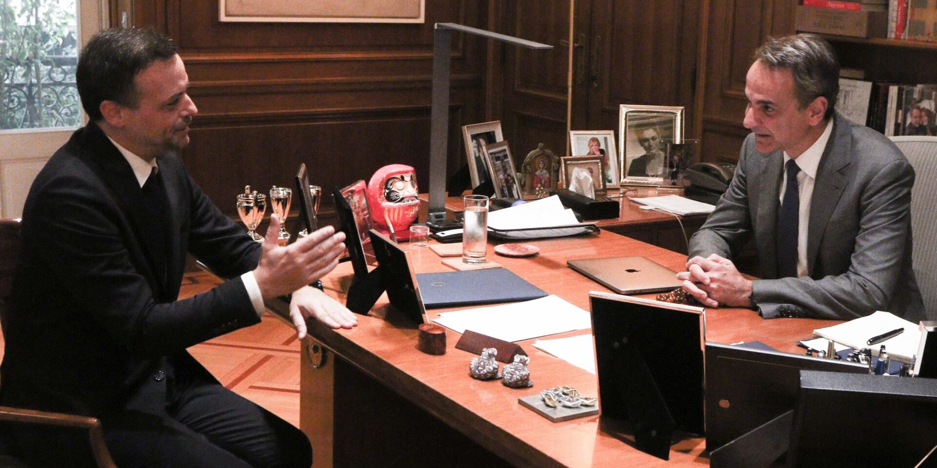 Ο Κυριάκος Μητσοτάκης με τον Χάρη Δούκα
