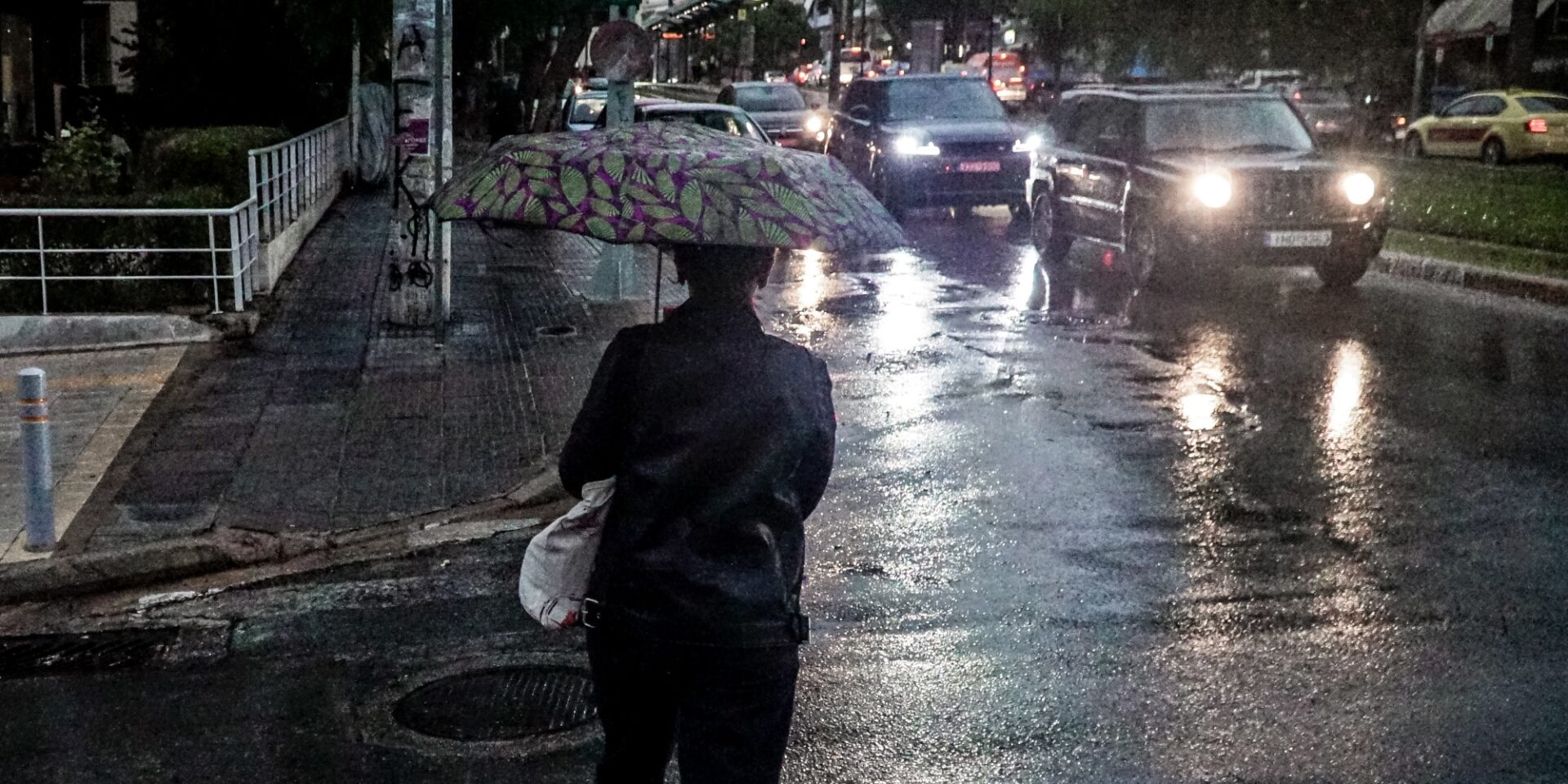Χάος στους δρόμους στην Αττική με την κίνηση λόγω της καταιγίδας