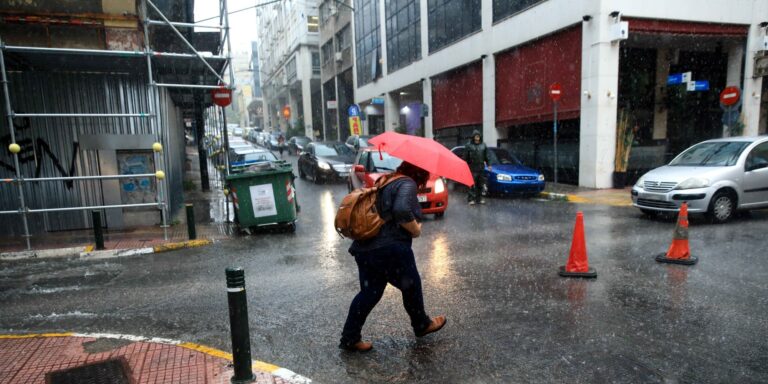 Καιρός σήμερα (12/11): Βροχές, καταιγίδες, χαλάζι και θερμοκρασία έως 23 βαθμούς