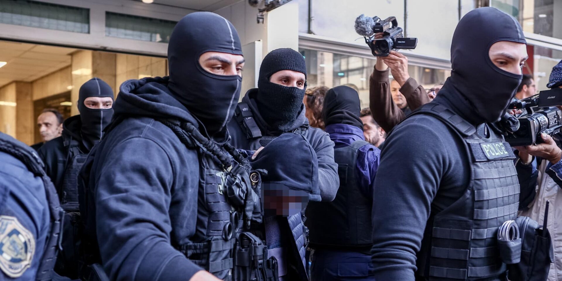 Ο 18χρονος στον εισαγγελέα