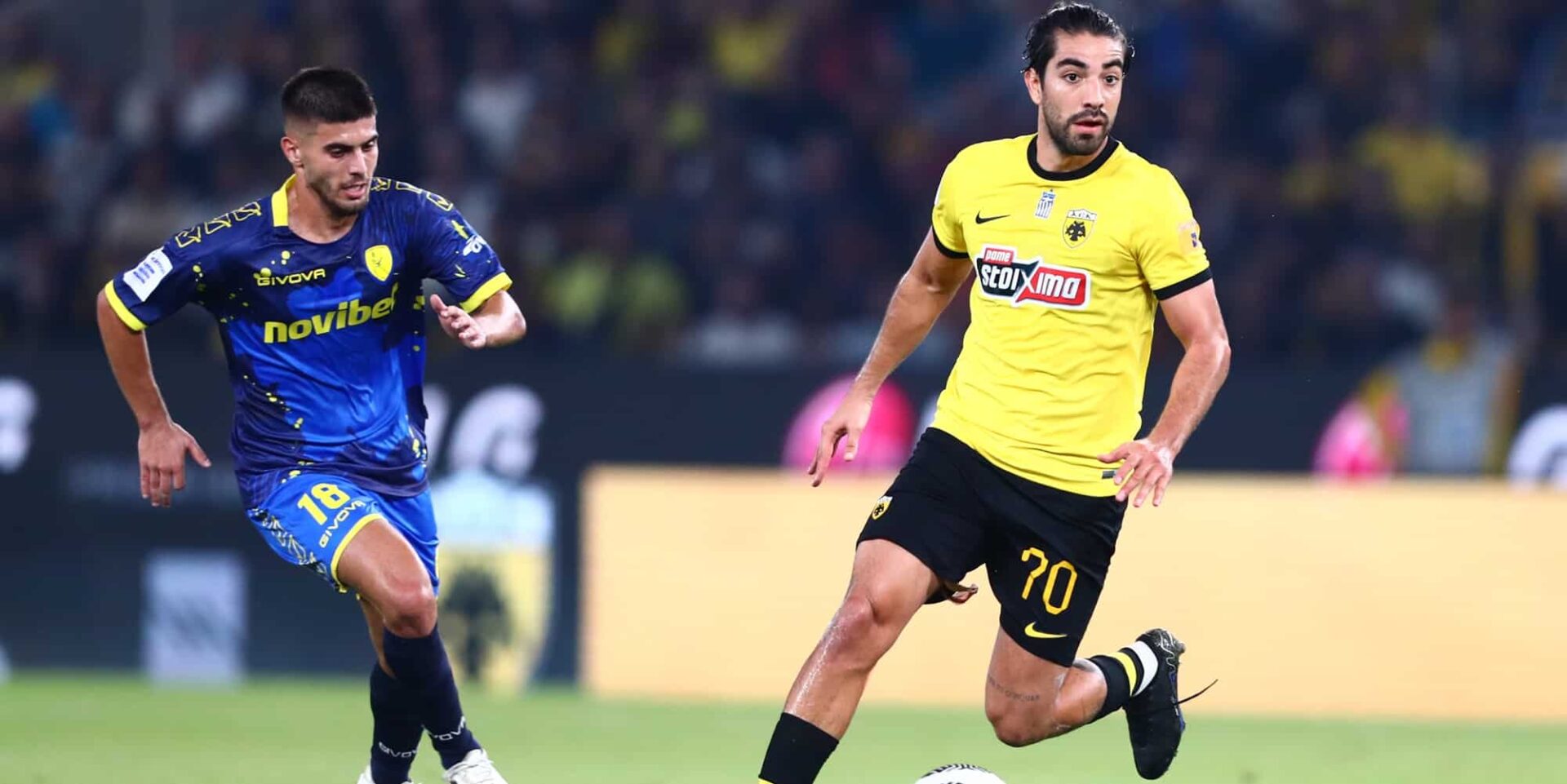 Φάση από το ΑΕΚ-Παναιτωλικός για τη Super League