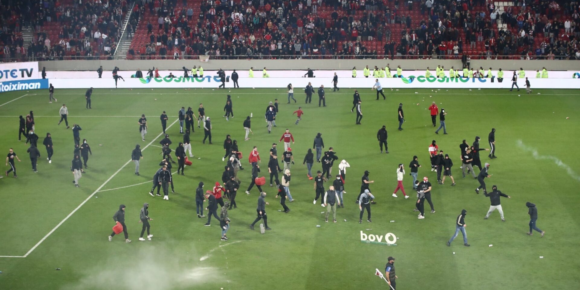 Επεισόδια στο περσινό Ολυμπιακός - ΑΕΚ - Χούλιγκαν