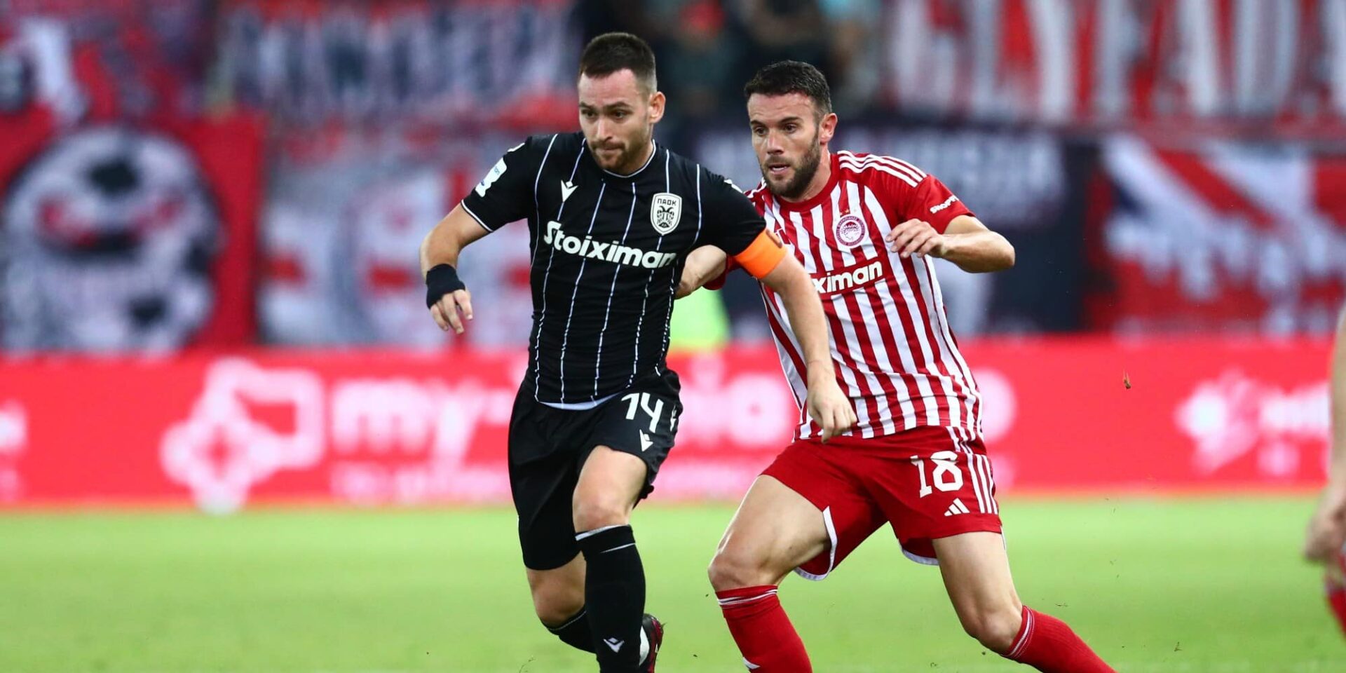 Φάση από τον αγώνα Ολυμπιακός-ΠΑΟΚ για τη Super League