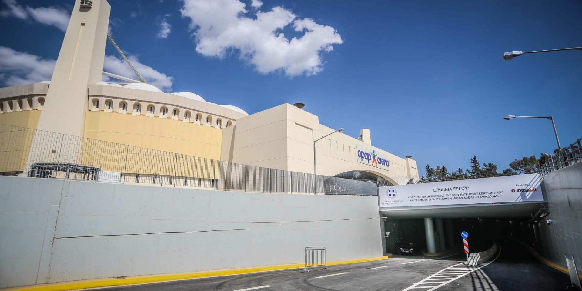 Η πεζογέφυρα έξω από την OPAP Arena - Αθήνα