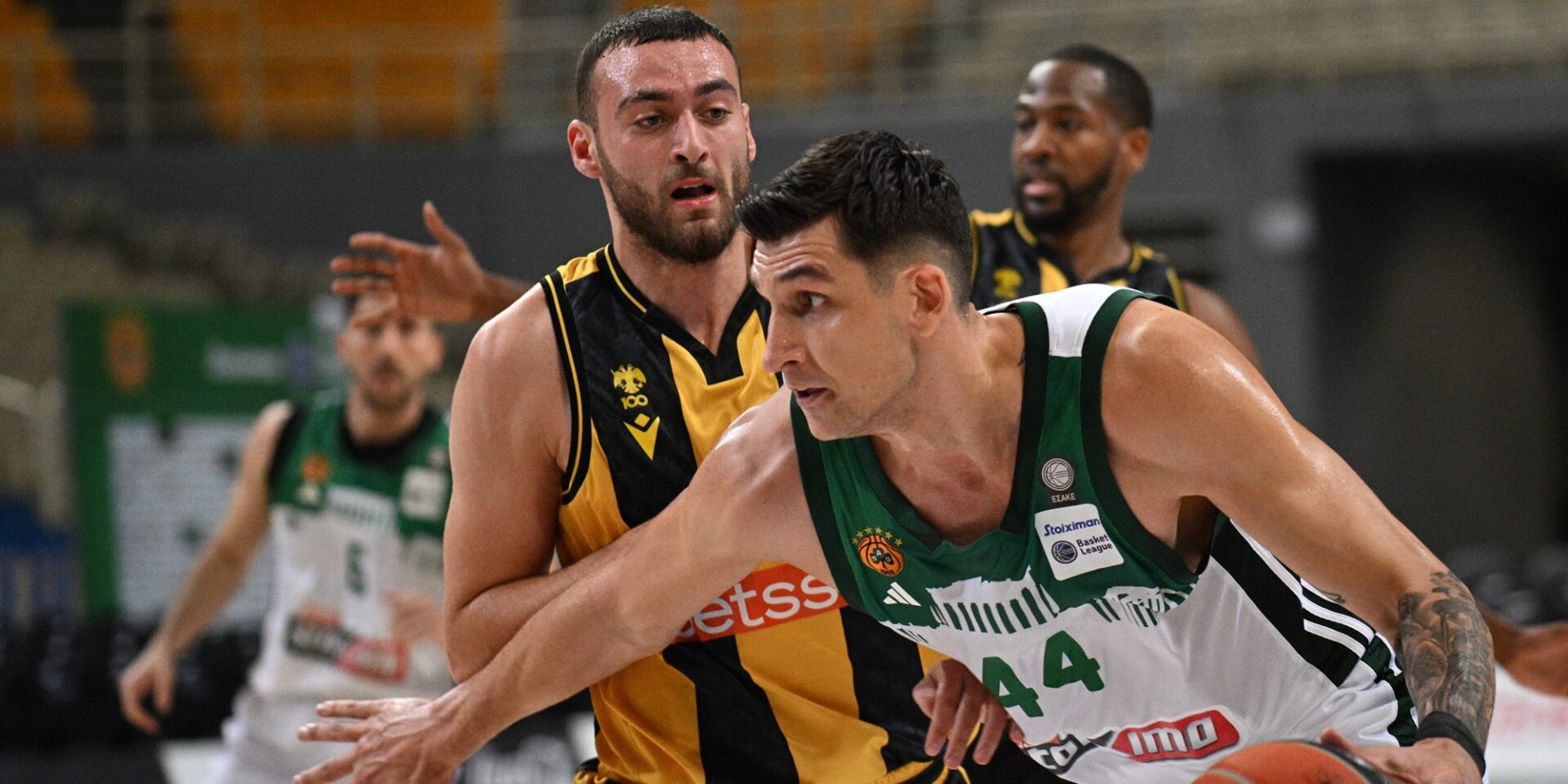 Φάση από το Παναθηναϊκός-ΑΕΚ για την Basket League