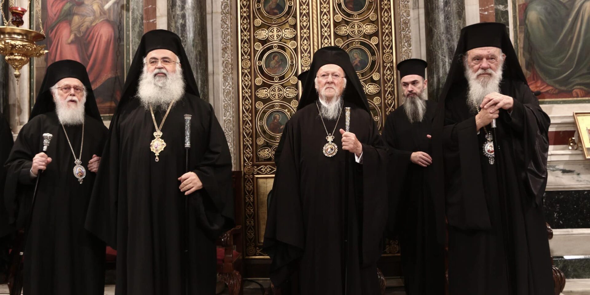 Η Ιερά Σύνοδος
