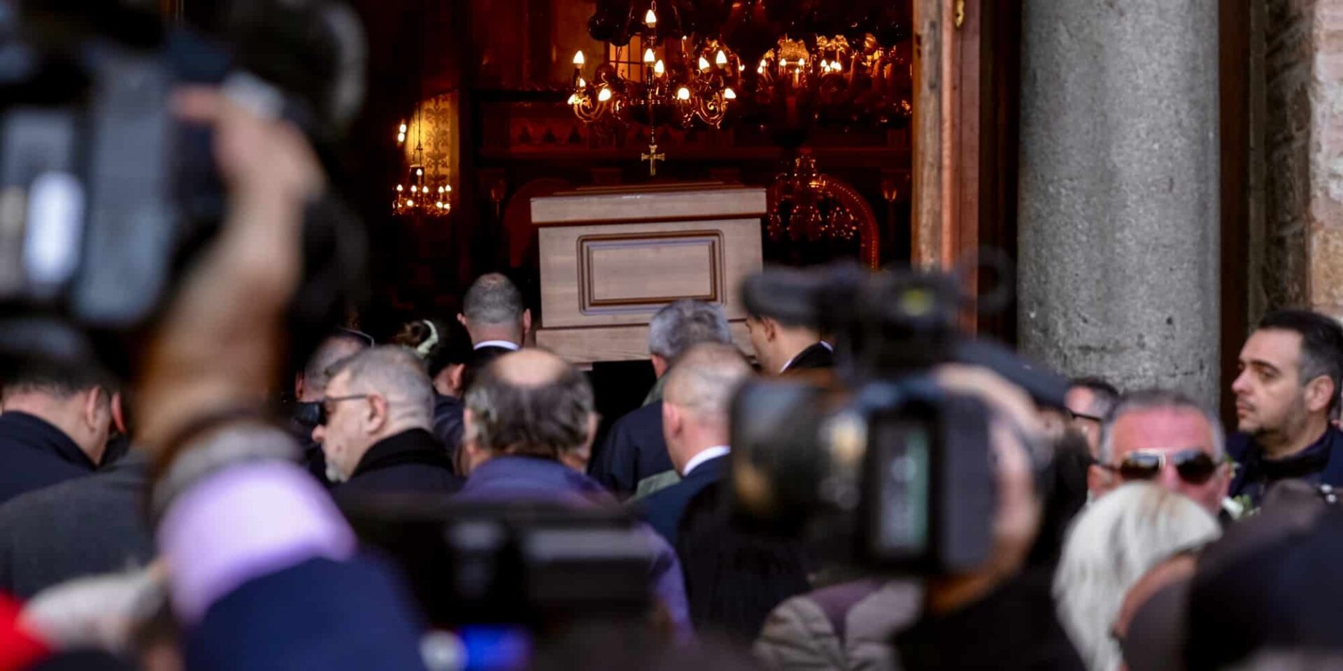 Η Ελλάδα αποχαιρέτησε τον Βασίλη Καρρά