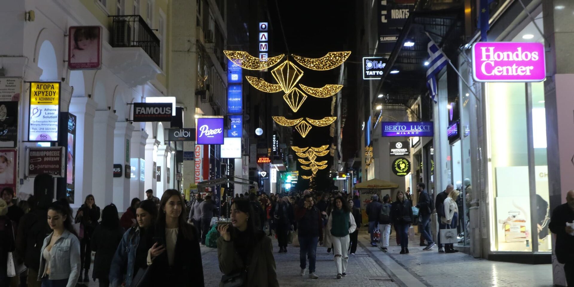 Καταστήματα στην χριστουγεννιάτικη Αθήνα