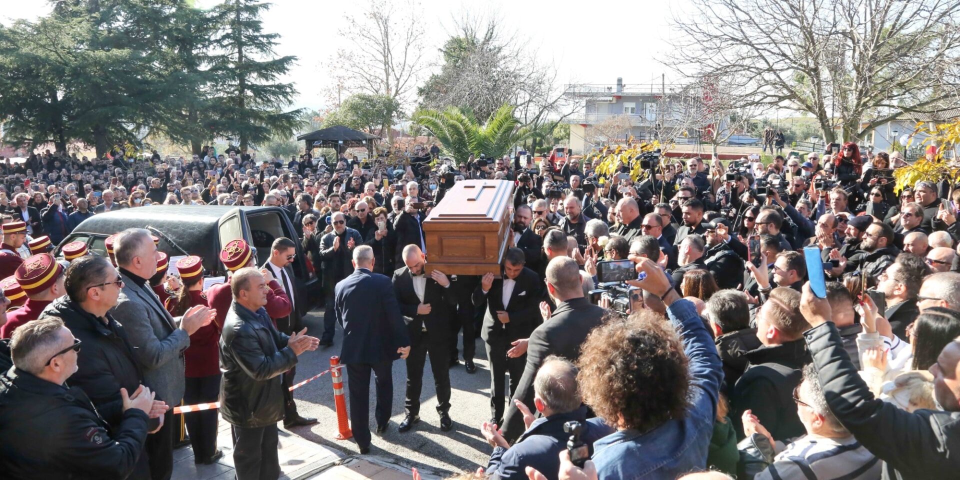 Η ταφή του Βασίλη Καρρά