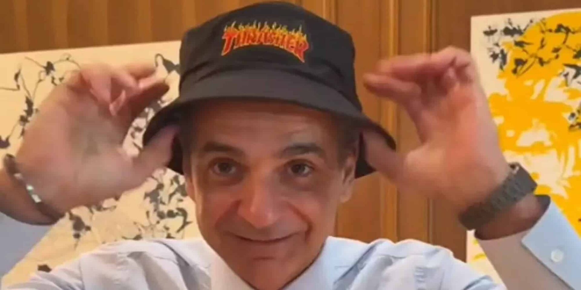 Ο Μητσοτάκης εμφανίστηκε στο TikTok με καπέλο και Skate για το Youth Pass