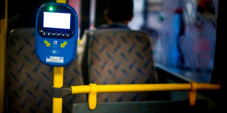 Συγκοινωνίες ΟΑΣΑ: Ποιοι δικαιούνται ελεύθερη ή μειωμένα εισιτήρια για τη μετακίνηση