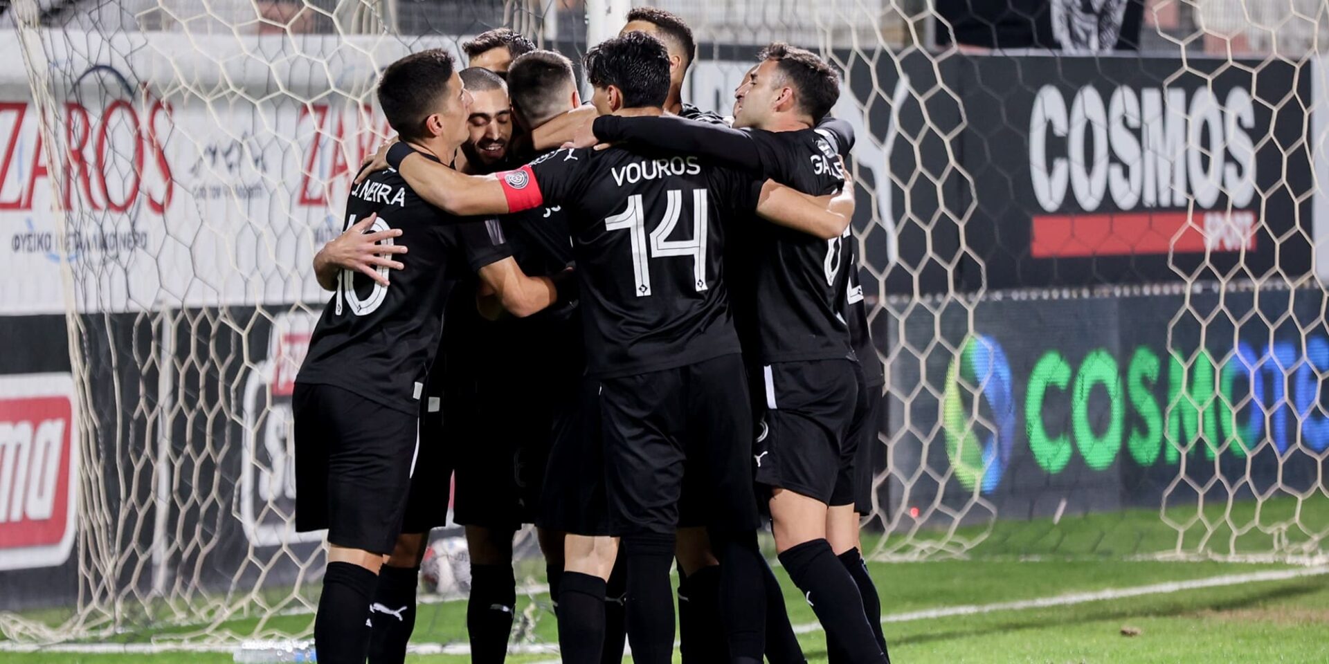 Παίκτες του ΟΦΗ πανηγυρίζουν