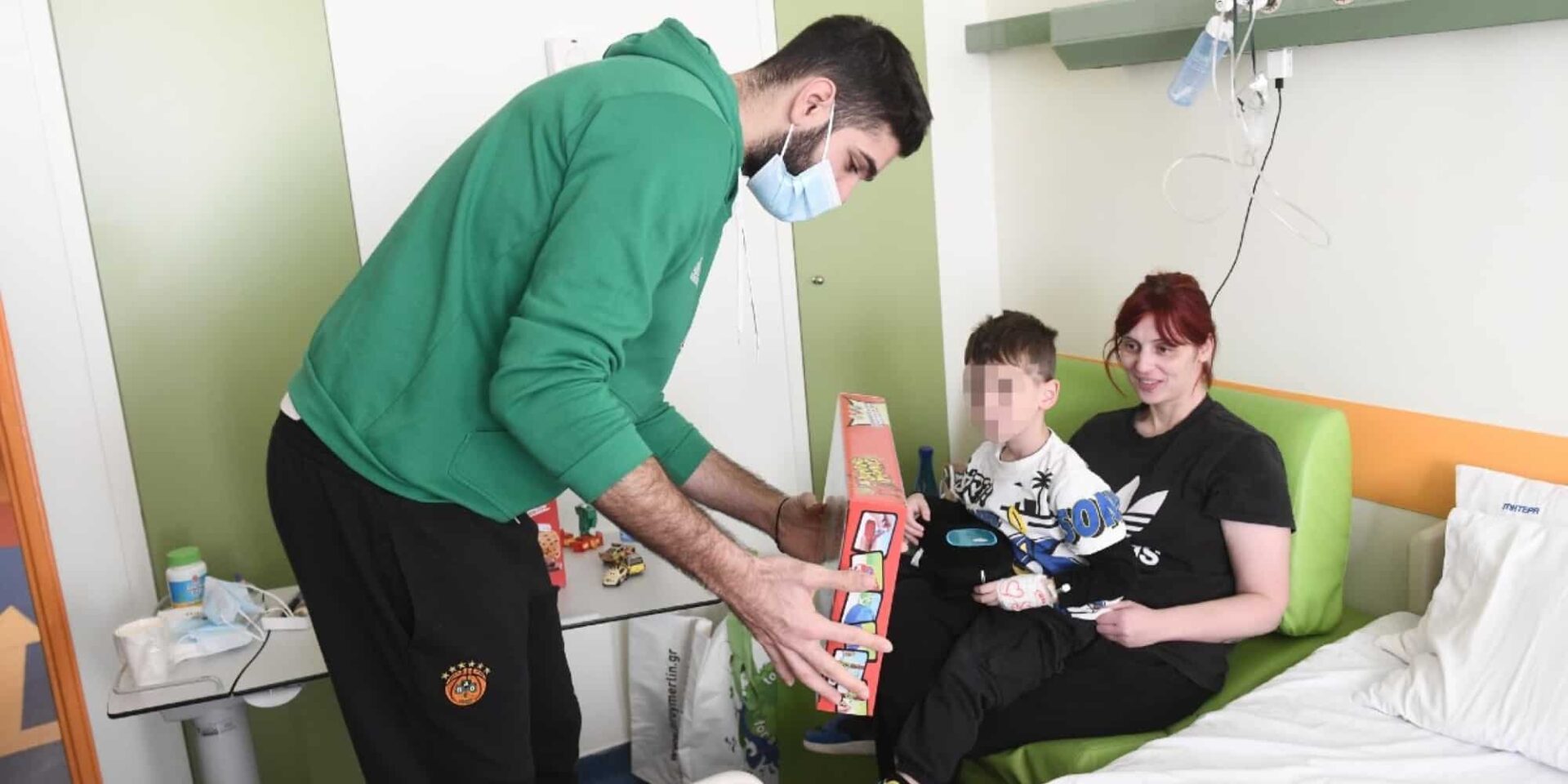 Ο Παναθηναϊκός στο πλευρό των παιδιών της Παιδιατρικής Κλινικής του «ΜΗΤΕΡΑ»