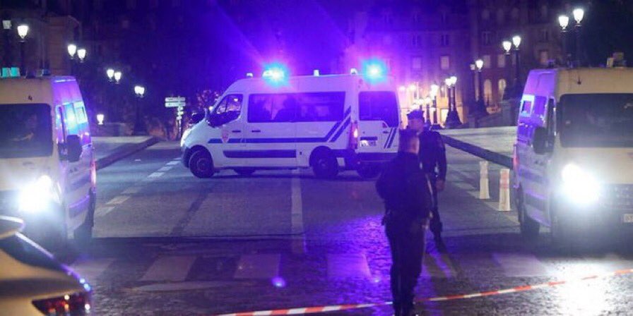 paris tromokratiki epithesi 3 12 2023 - Τρομοκρατική επίθεση στο Παρίσι με νεκρό – Ο δράστης φώναζε «Αλλάχου Ακμπάρ»! (βίντεο)