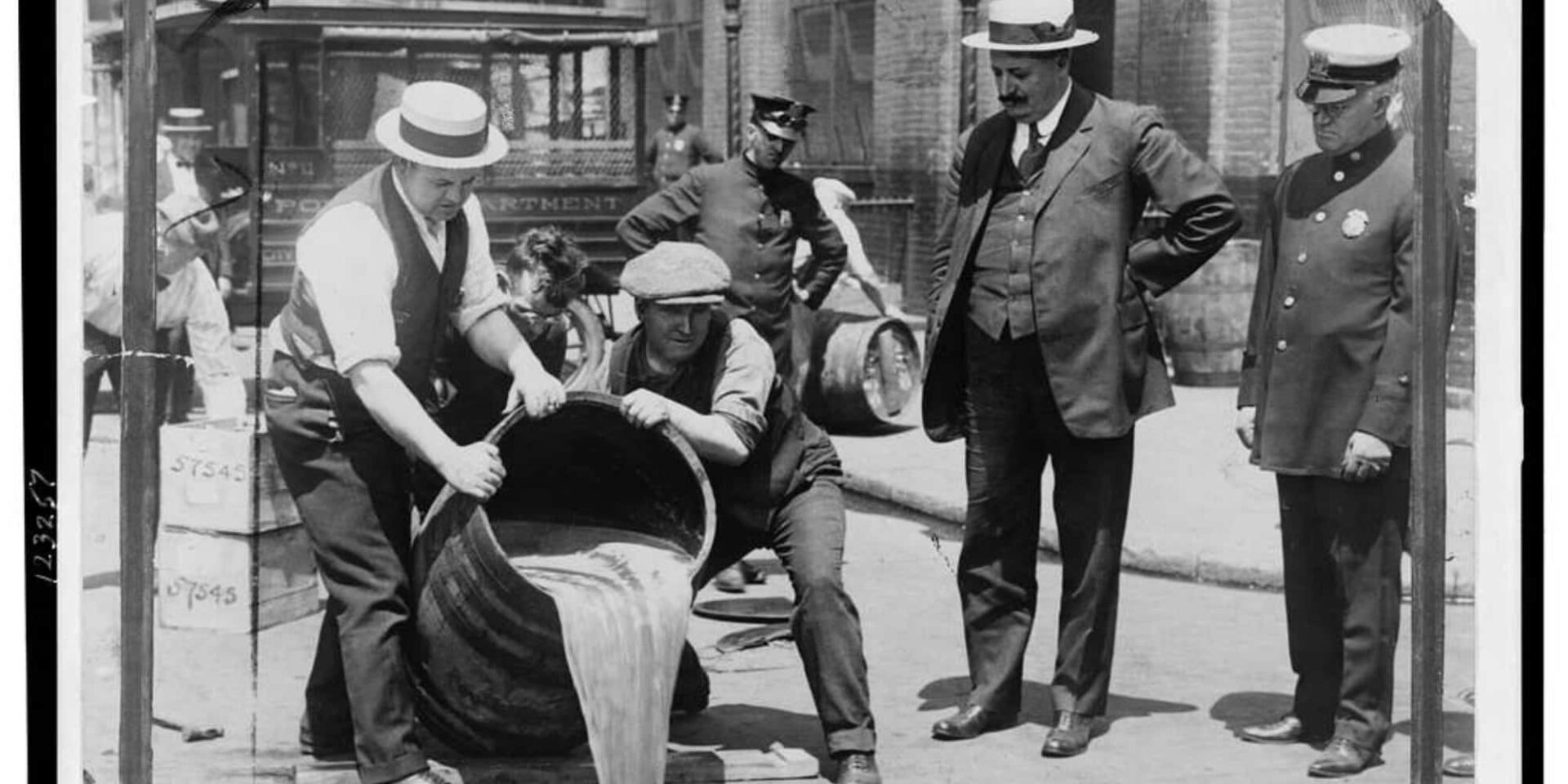 Σαν σήμερα το 1933 καταργήθηκε η ποτοαπαγόρευση