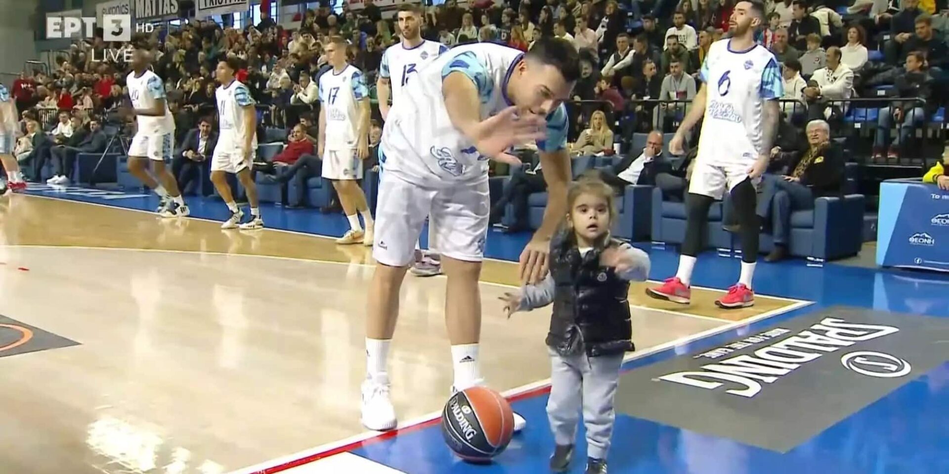 Ο Σλούκας μαζί με την κόρη του στο All Star Game