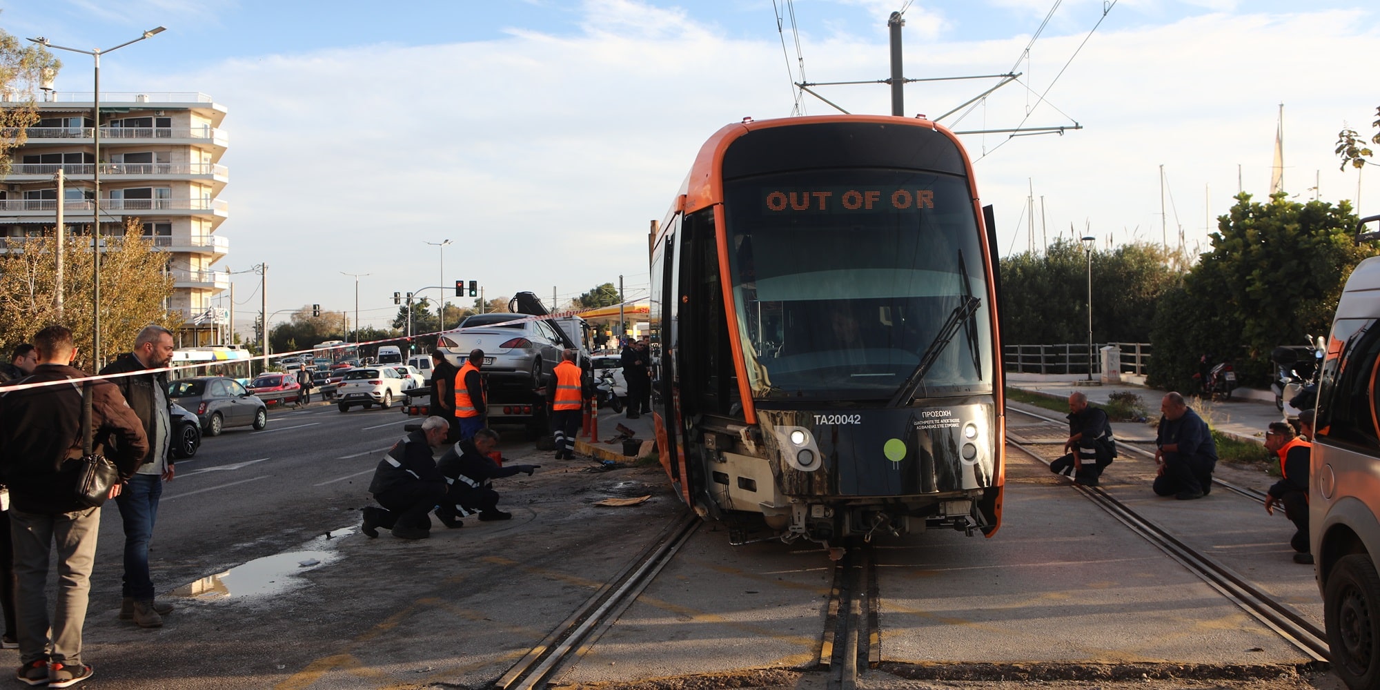 Αμάξι συγκρούστηκε με τραμ στο Παλαιό Φάληρο