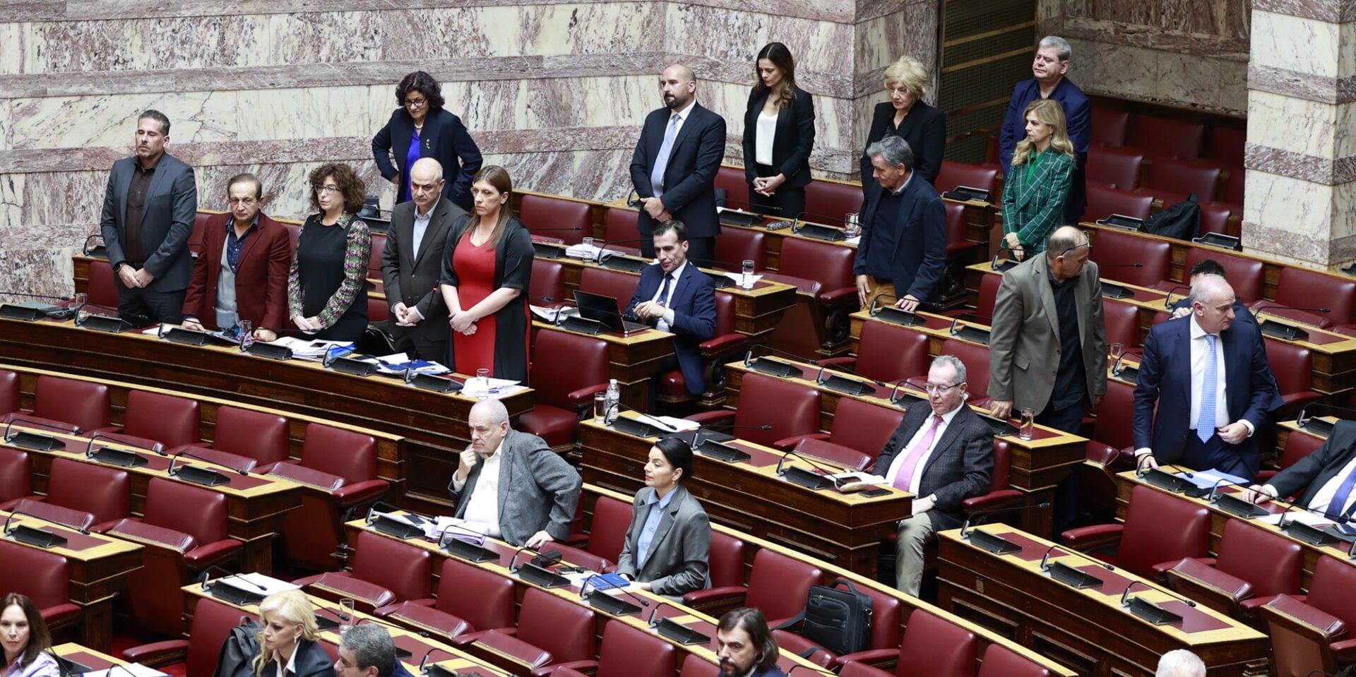Ενός λεπτού σιγή στη Βουλή