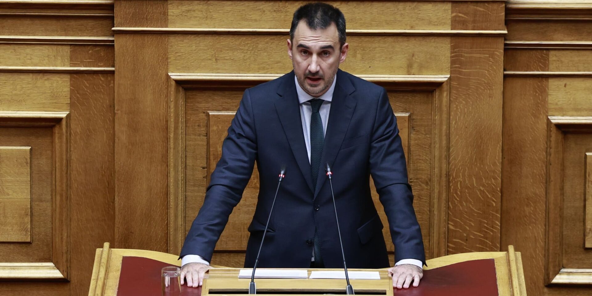 Ο Αλέξης Χαρίτσης της ΚΟ Νέα Αριστερά στη Βουλή
