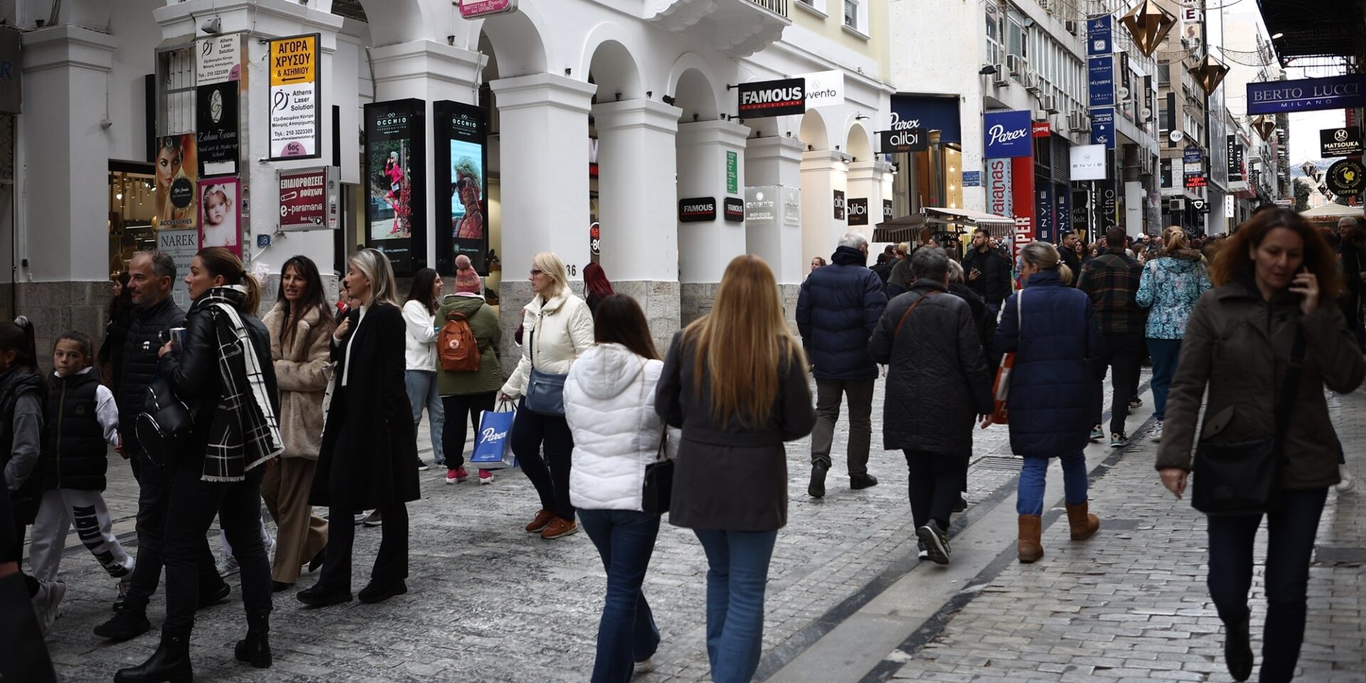 Η Χριστουγεννιάτικη αγορά στην Ερμού