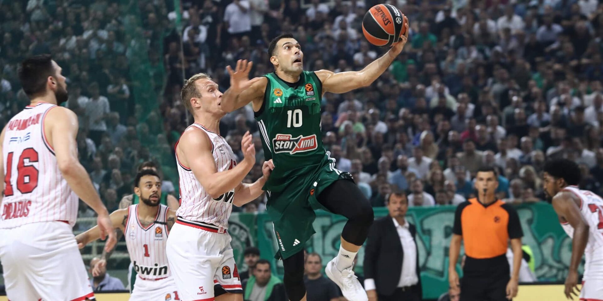 Φάση από το Παναθηναϊκός-Ολυμπιακός για τη Euroleague