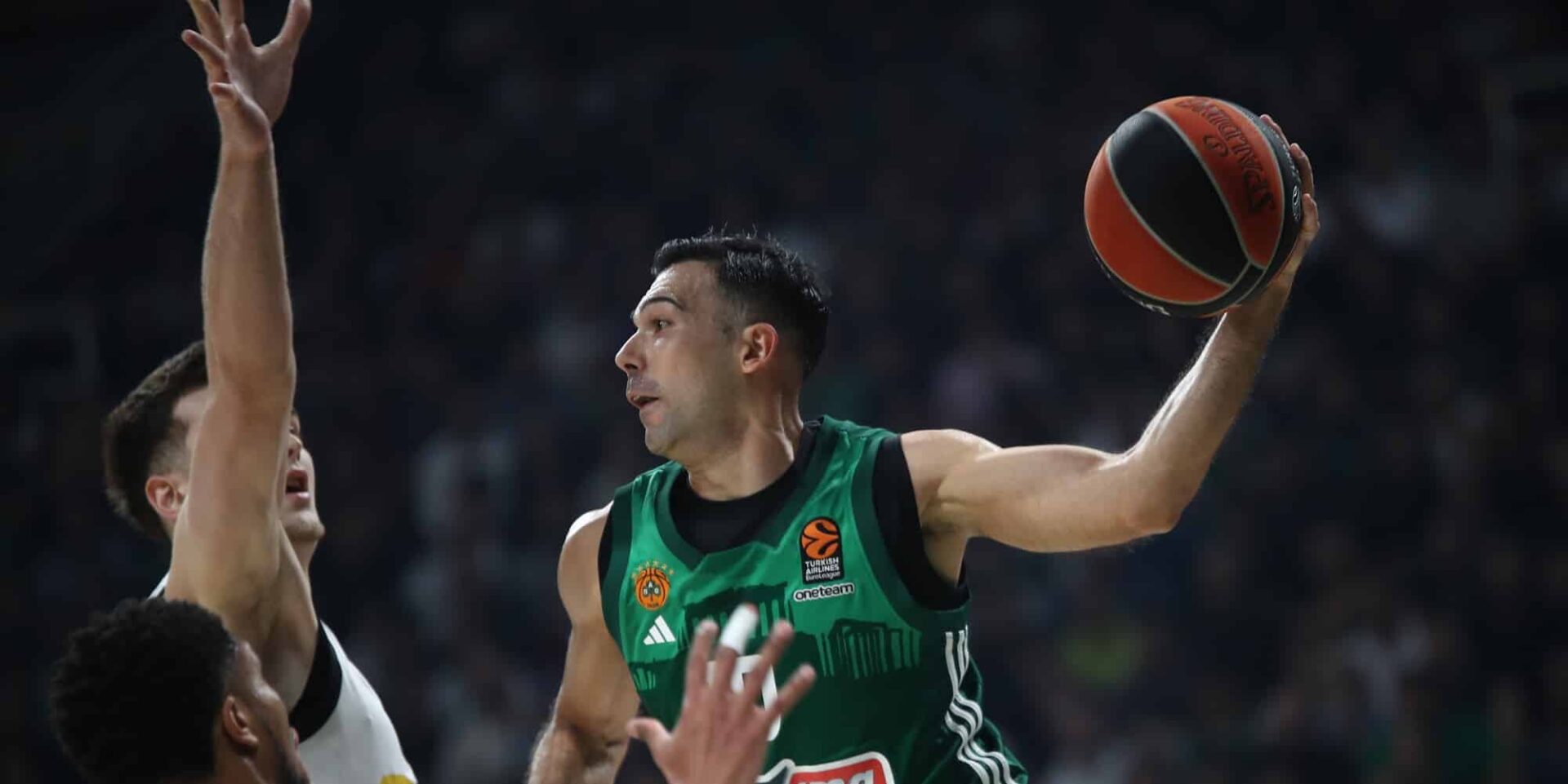 Ο Κώστας Σλούκας στο Παναθηναϊκός-Παρτιζάν για τη Euroleague