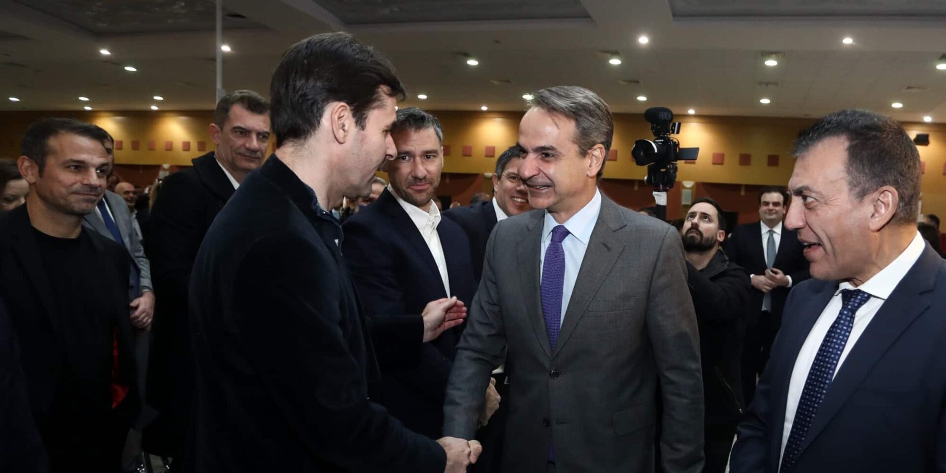 Ο Κυριάκος Μητσοτάκης στην κοπή της πρωτοχρονιάτικης πίτας του Αθλητισμού