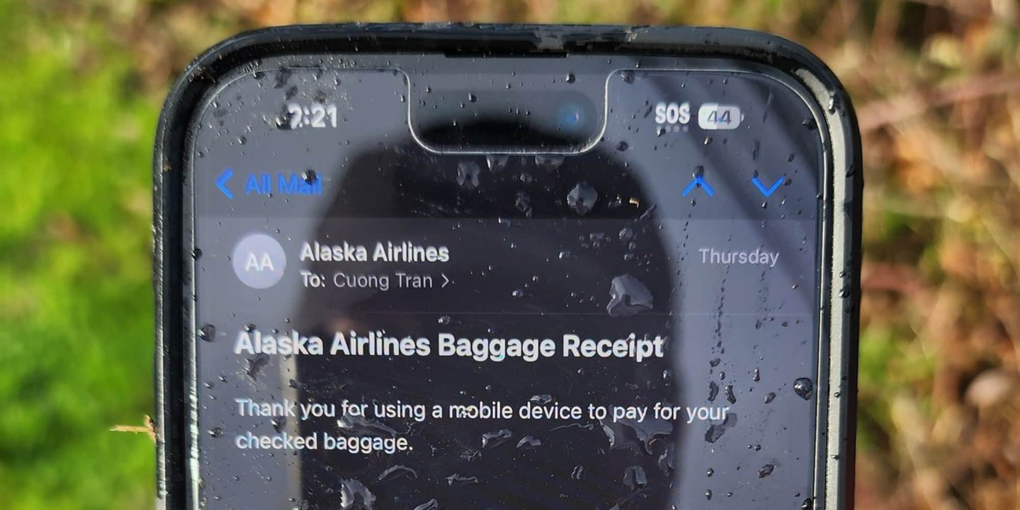 iPhone που έπεσε από το Boeing της Alaska Airlines βρέθηκε άθικτο στο έδαφος
