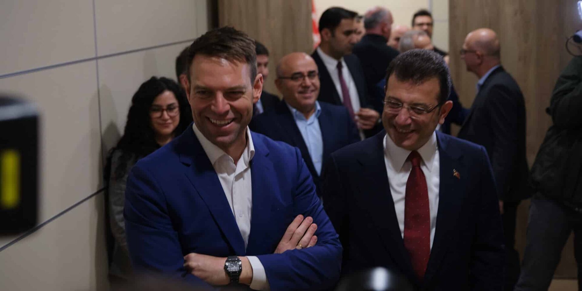 Ο Στέφανος Κασσελάκης με τον Εκρέμ Ιμάμογλου