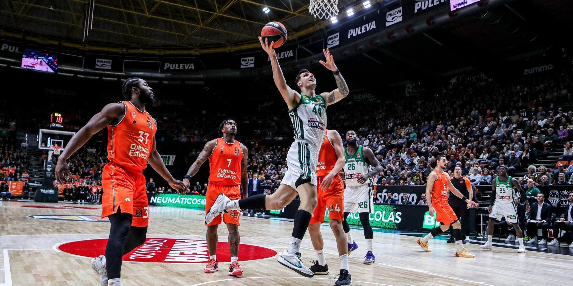 Φάση από το Βαλένθια-Παναθηναϊκός για τη Euroleague