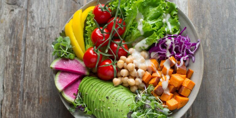 Οφέλη για την υγεία από τη vegan διατροφή αναδεικνύει μελέτη – Τι ισχύει για τις έγκυες 