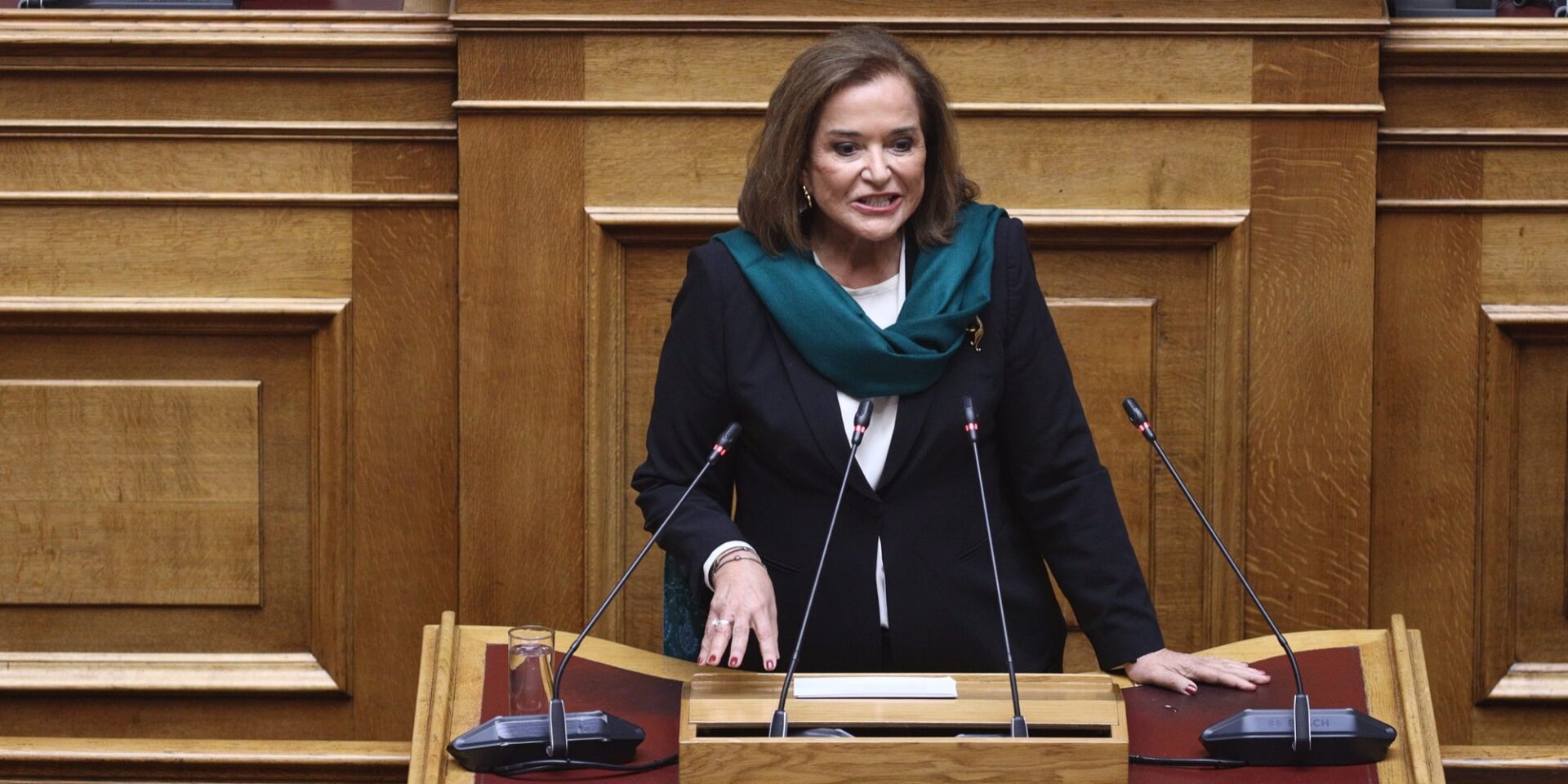 Η Ντόρα Μπακογιάννη στη Βουλή