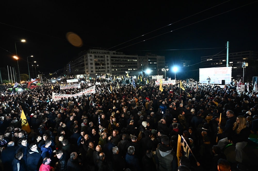 6123761 - Οι αγρότες στην Αθήνα: Εικόνες από το μεγαλειώδες συλλαλητήριο με τα τρακτέρ στο Σύνταγμα!