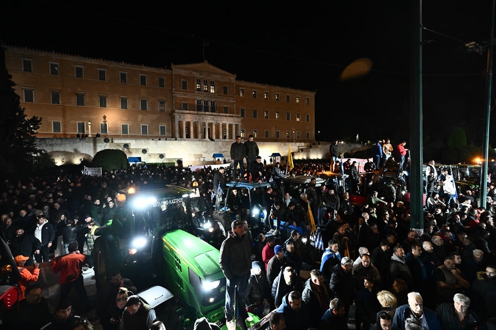 6123766 - Οι αγρότες στην Αθήνα: Εικόνες από το μεγαλειώδες συλλαλητήριο με τα τρακτέρ στο Σύνταγμα!