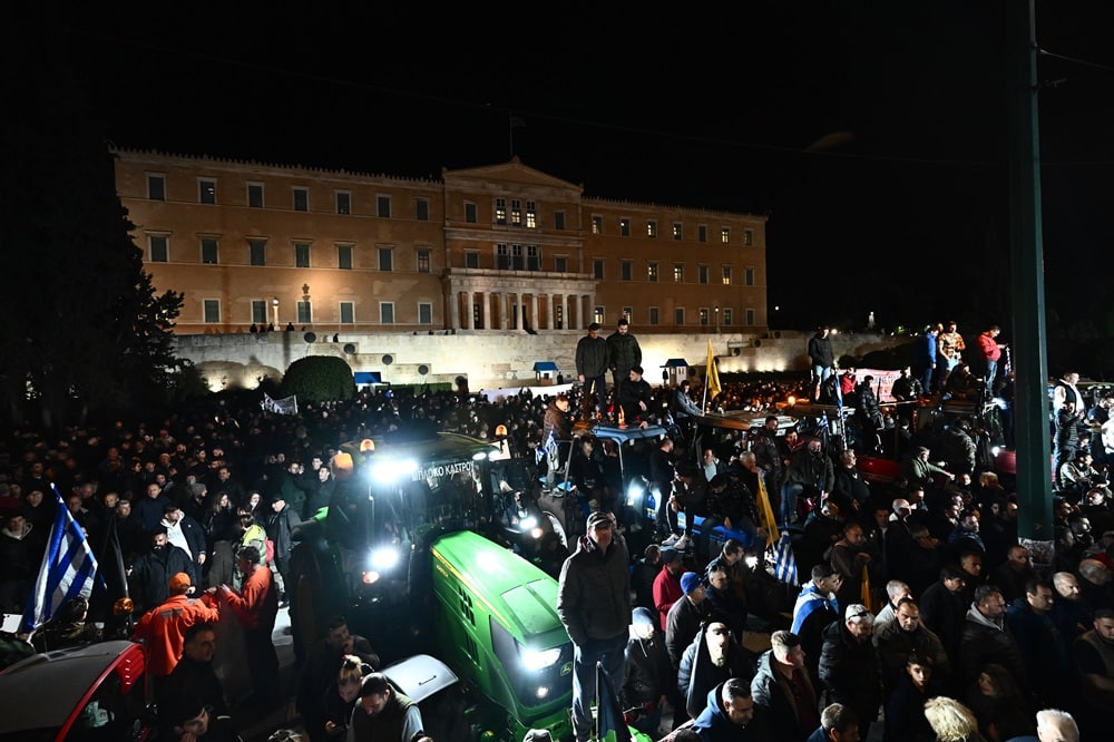 6123775 - Οι αγρότες στην Αθήνα: Εικόνες από το μεγαλειώδες συλλαλητήριο με τα τρακτέρ στο Σύνταγμα!