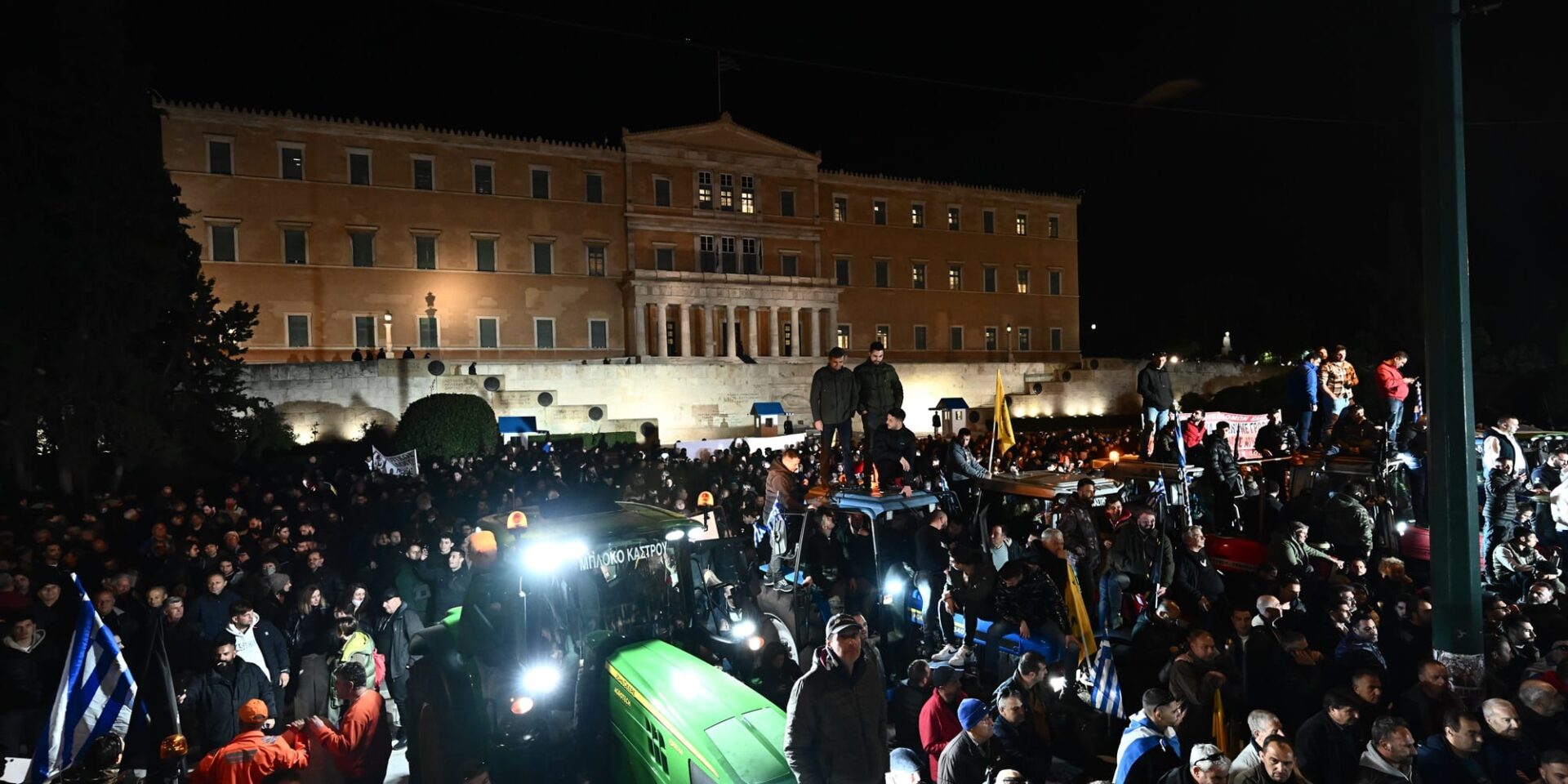 Αγρότες με τρακτέρ στο συλλαλητήριο στο Σύνταγμα