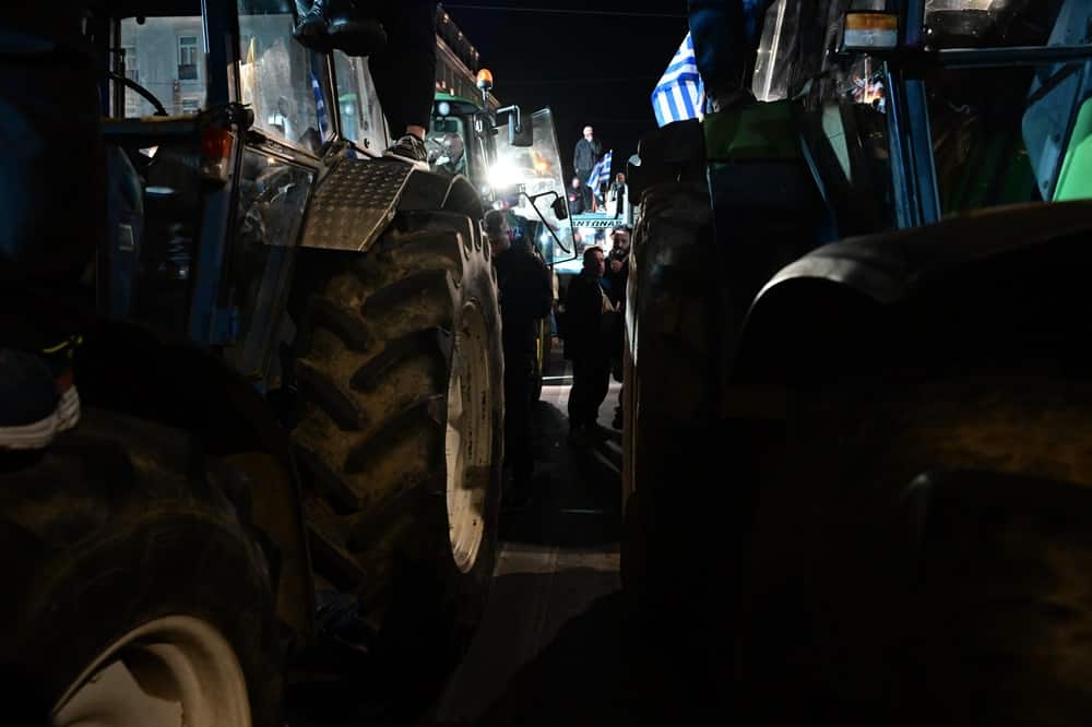 6123794 - Οι αγρότες στην Αθήνα: Εικόνες από το μεγαλειώδες συλλαλητήριο με τα τρακτέρ στο Σύνταγμα!